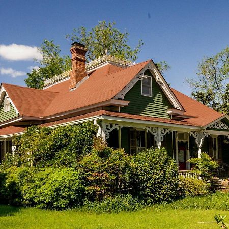 Holly House Of Hamilton Bed & Breakfast Екстериор снимка