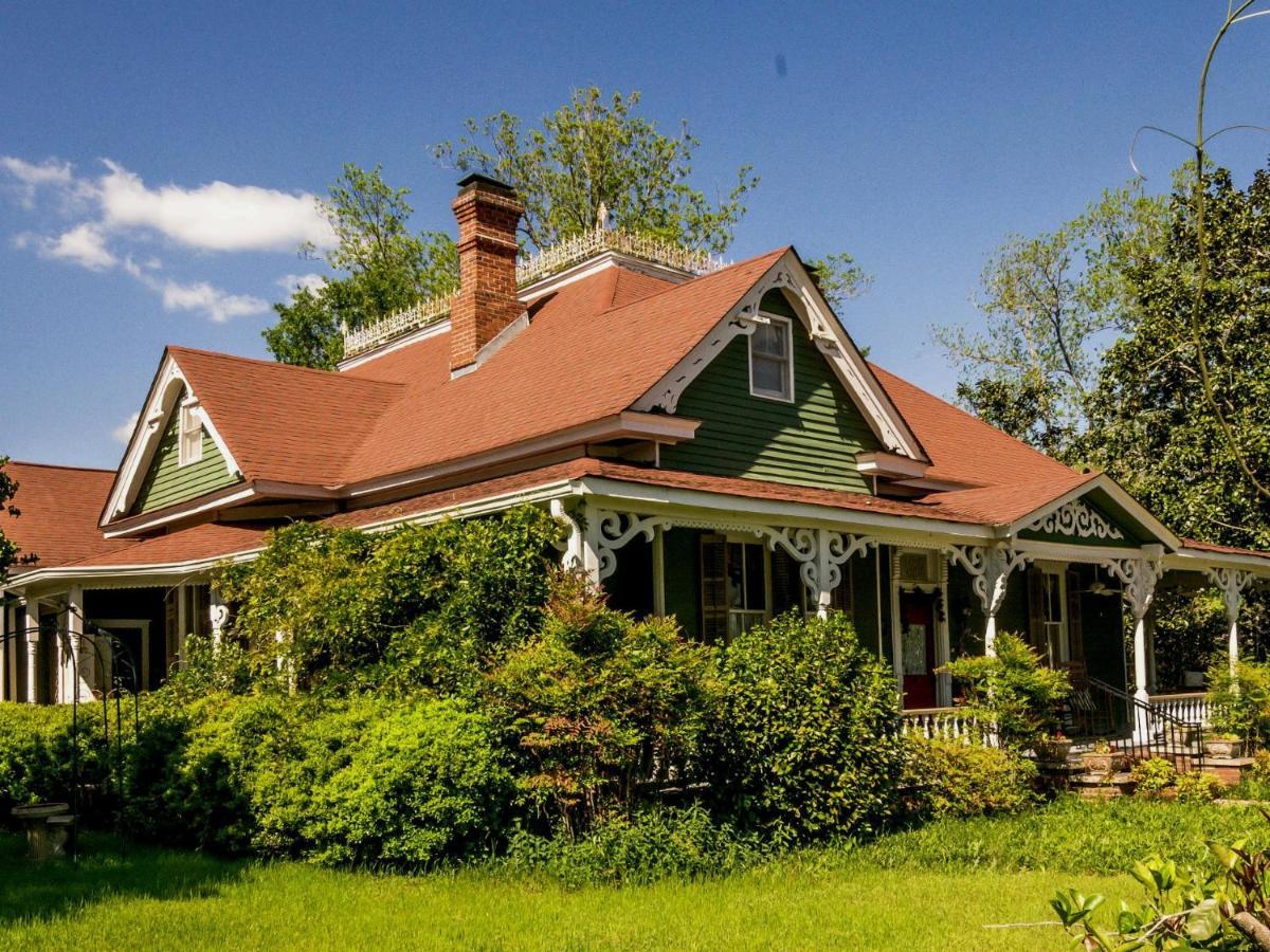 Holly House Of Hamilton Bed & Breakfast Екстериор снимка
