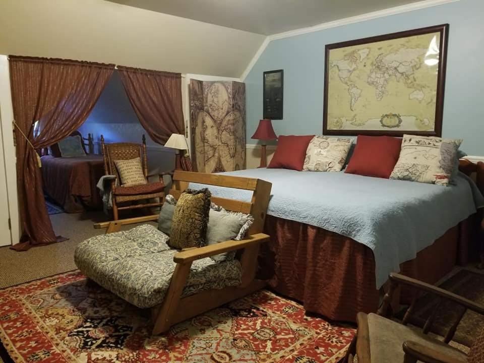 Holly House Of Hamilton Bed & Breakfast Екстериор снимка