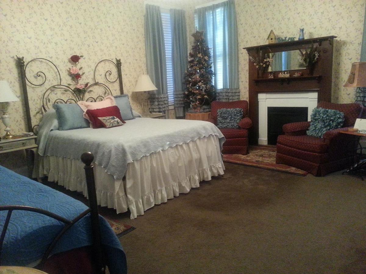 Holly House Of Hamilton Bed & Breakfast Екстериор снимка