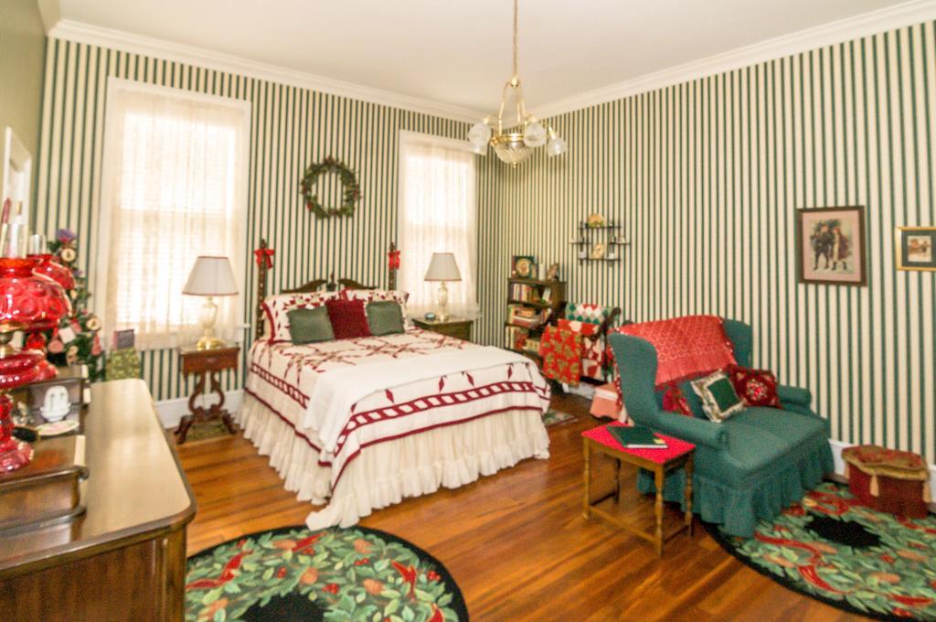Holly House Of Hamilton Bed & Breakfast Екстериор снимка