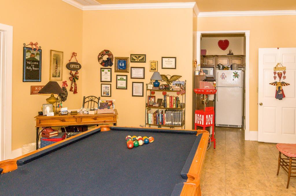 Holly House Of Hamilton Bed & Breakfast Екстериор снимка
