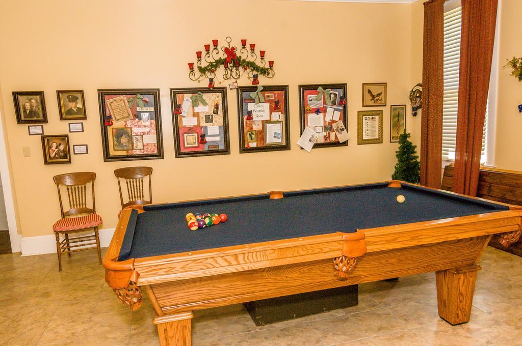 Holly House Of Hamilton Bed & Breakfast Екстериор снимка