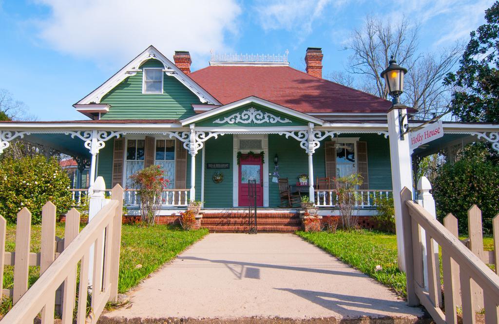 Holly House Of Hamilton Bed & Breakfast Екстериор снимка