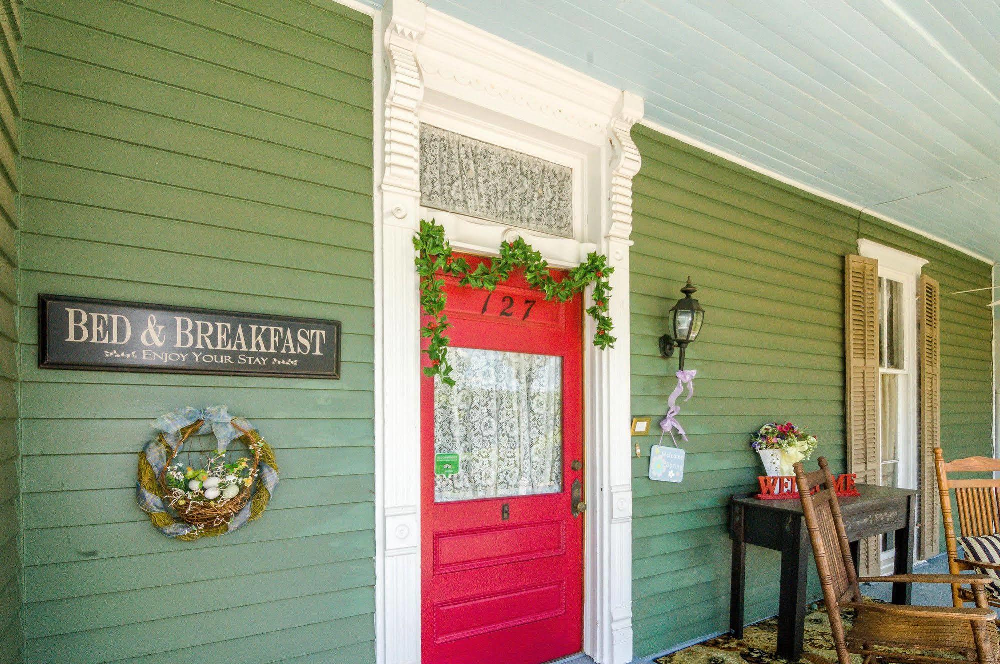 Holly House Of Hamilton Bed & Breakfast Екстериор снимка