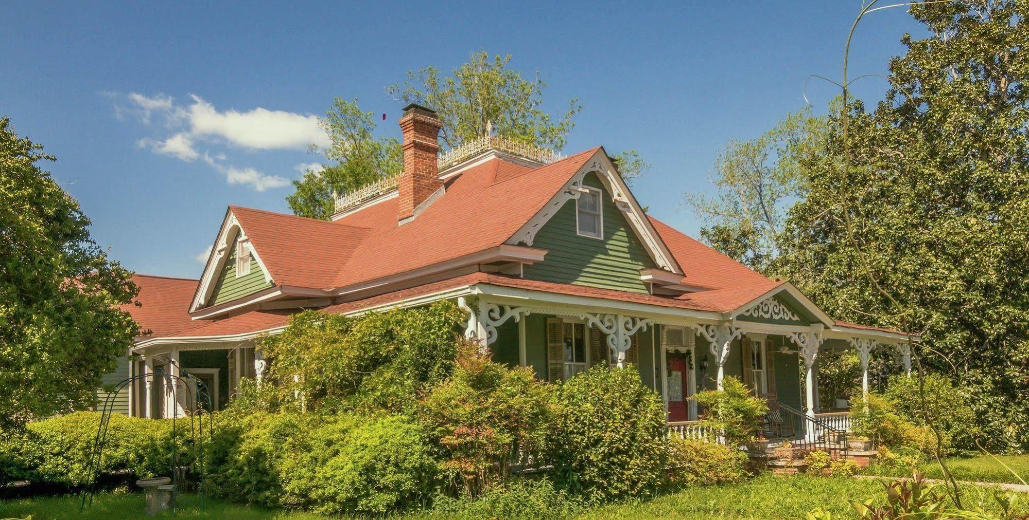Holly House Of Hamilton Bed & Breakfast Екстериор снимка